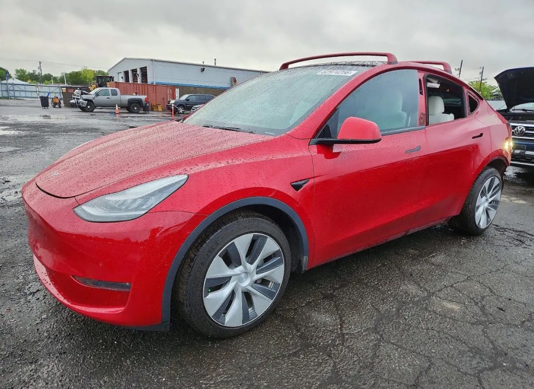Tesla на аукціоні США: як вибрати лот і ціна «під ключ»